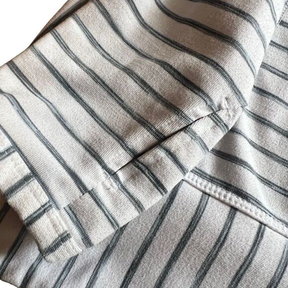 Athleta Space Dye Striped Shirt. White and Blue. Great Condition!! Size Small - Picture 3 of 12